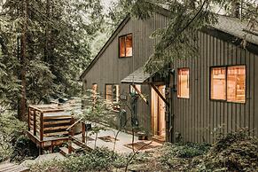 26sl - Hot Tub - Bbq - Game Room - Sleeps 8 3 Bedroom Home by RedAwnin