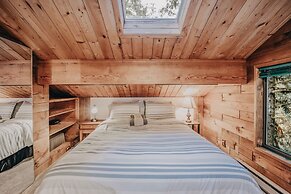 26sl - Hot Tub - Bbq - Game Room - Sleeps 8 3 Bedroom Home by RedAwnin