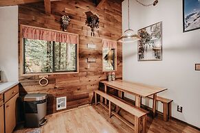 26sl - Hot Tub - Bbq - Game Room - Sleeps 8 3 Bedroom Home by RedAwnin