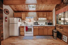 26sl - Hot Tub - Bbq - Game Room - Sleeps 8 3 Bedroom Home by RedAwnin