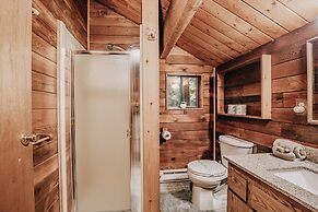 26sl - Hot Tub - Bbq - Game Room - Sleeps 8 3 Bedroom Home by RedAwnin