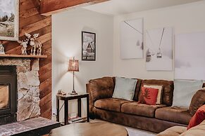 26sl - Hot Tub - Bbq - Game Room - Sleeps 8 3 Bedroom Home by RedAwnin