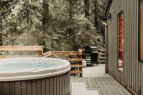 26sl - Hot Tub - Bbq - Game Room - Sleeps 8 3 Bedroom Home by RedAwnin