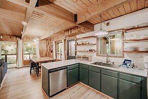 27gs - Bbq - Pets Ok - Wifi - Sleeps 10 3 Bedroom Home by RedAwning