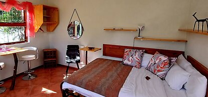 GUBAS DE HOEK meet eat sleep