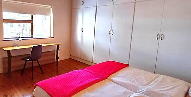 GUBAS DE HOEK meet eat sleep