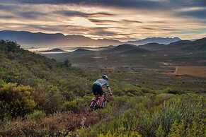 GUBAS DE HOEK meet eat sleep