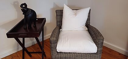 GUBAS DE HOEK meet eat sleep