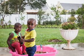 GUBAS DE HOEK meet eat sleep