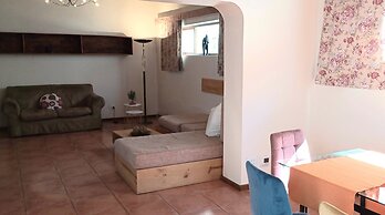 GUBAS DE HOEK meet eat sleep