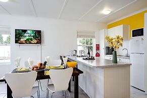 GUBAS DE HOEK meet eat sleep