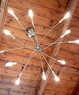 GUBAS DE HOEK meet eat sleep