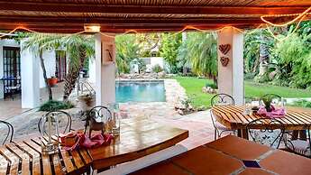 GUBAS DE HOEK meet eat sleep