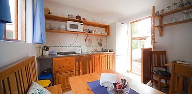 GUBAS DE HOEK meet eat sleep