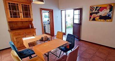 GUBAS DE HOEK meet eat sleep