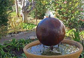 GUBAS DE HOEK meet eat sleep