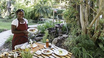 GUBAS DE HOEK meet eat sleep