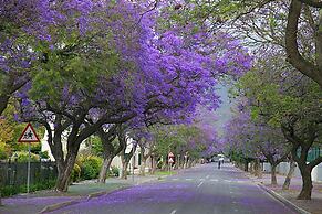 GUBAS DE HOEK meet eat sleep