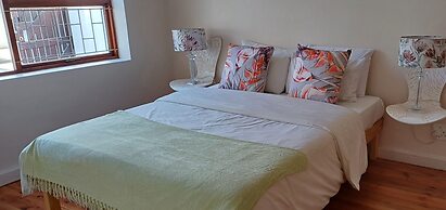 GUBAS DE HOEK meet eat sleep