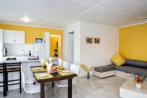 GUBAS DE HOEK meet eat sleep