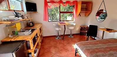 GUBAS DE HOEK meet eat sleep