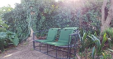 GUBAS DE HOEK meet eat sleep