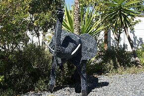 GUBAS DE HOEK meet eat sleep