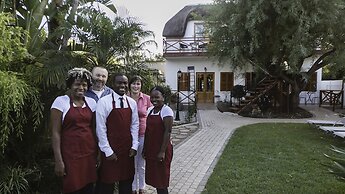 GUBAS DE HOEK meet eat sleep