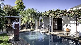 GUBAS DE HOEK meet eat sleep