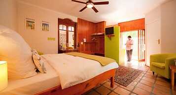 GUBAS DE HOEK meet eat sleep