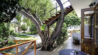 GUBAS DE HOEK meet eat sleep