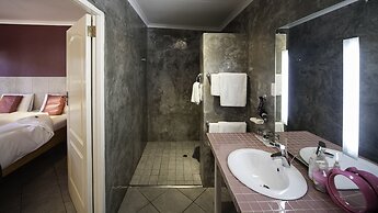 GUBAS DE HOEK meet eat sleep