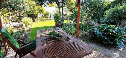 GUBAS DE HOEK meet eat sleep