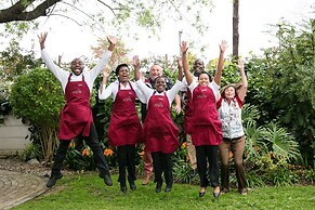 GUBAS DE HOEK meet eat sleep