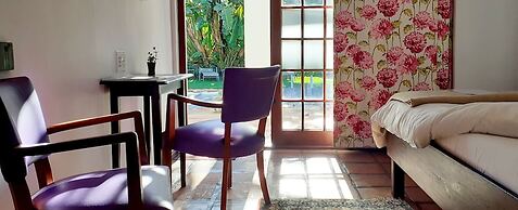 GUBAS DE HOEK meet eat sleep