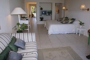 The Pink Lodge on the Beach