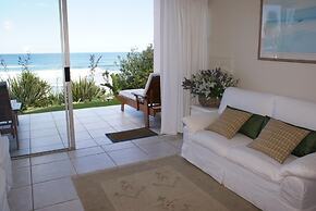 The Pink Lodge on the Beach