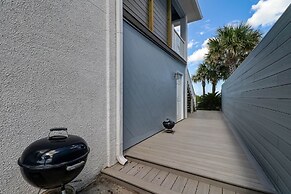 Dog Friendly Oceanfront Beach House by RedAwning