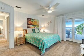 Dog Friendly Oceanfront Beach House by RedAwning