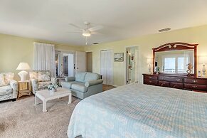 Dog Friendly Oceanfront Beach House by RedAwning