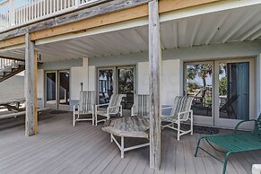 Dog Friendly Oceanfront Beach House by RedAwning