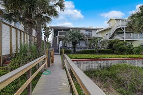 Dog Friendly Oceanfront Beach House by RedAwning