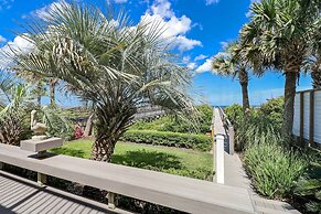 Dog Friendly Oceanfront Beach House by RedAwning