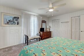 Dog Friendly Oceanfront Beach House by RedAwning