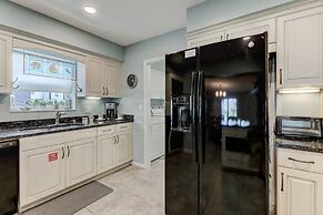 Dog Friendly Oceanfront Beach House by RedAwning