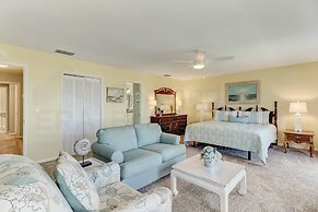 Dog Friendly Oceanfront Beach House by RedAwning