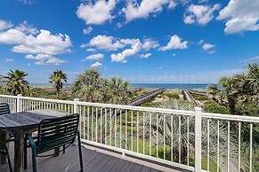 Dog Friendly Oceanfront Beach House by RedAwning