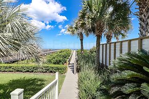 Dog Friendly Oceanfront Beach House by RedAwning