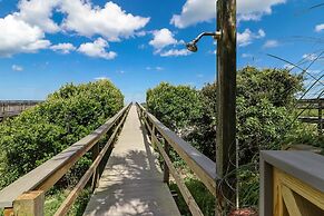 Dog Friendly Oceanfront Beach House by RedAwning