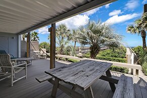Dog Friendly Oceanfront Beach House by RedAwning